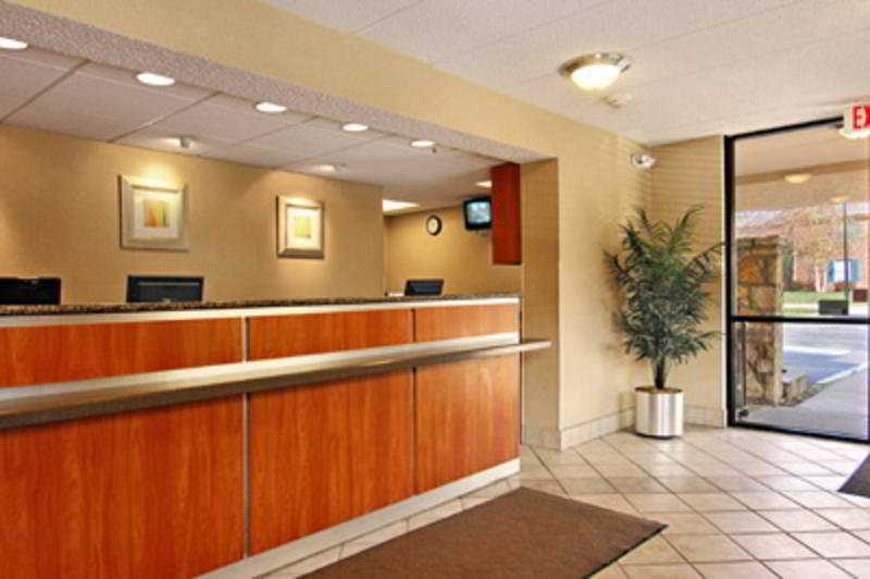 Red Roof Inn Louisville East - Hurstbourne Interior photo